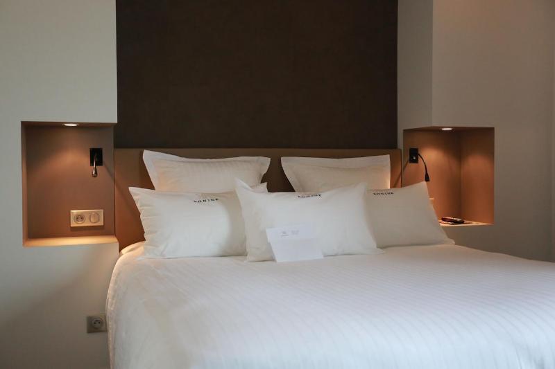Le Konine - Hotel & Bar & Restaurant Montceau-les-Mines Eksteriør bilde