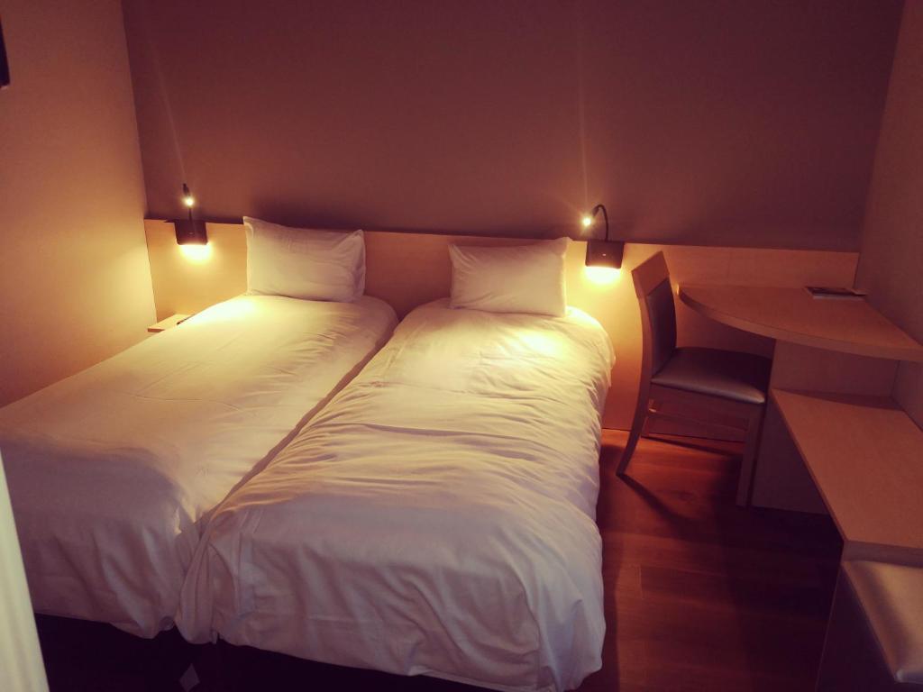 Le Konine - Hotel & Bar & Restaurant Montceau-les-Mines Eksteriør bilde