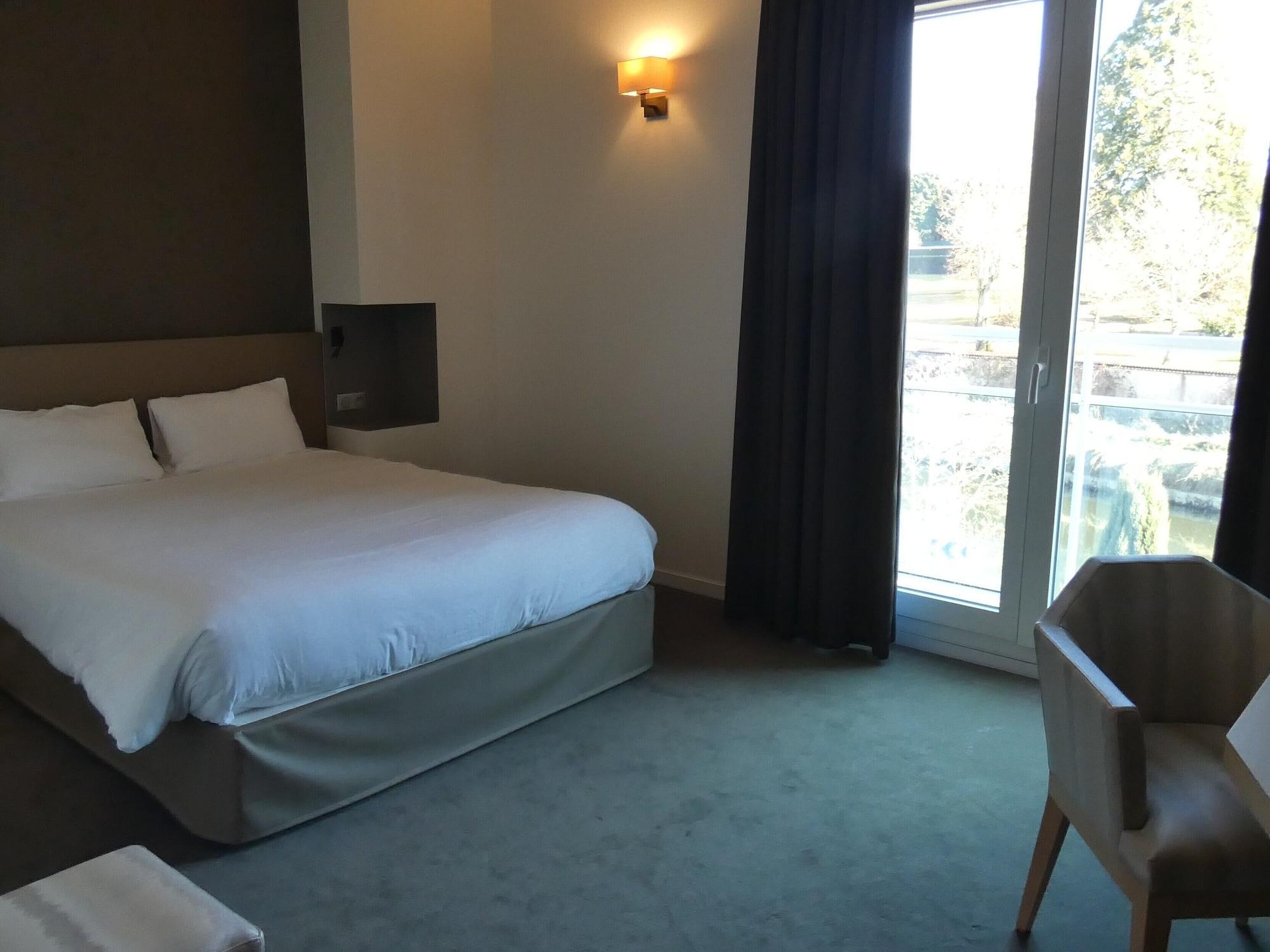 Le Konine - Hotel & Bar & Restaurant Montceau-les-Mines Eksteriør bilde