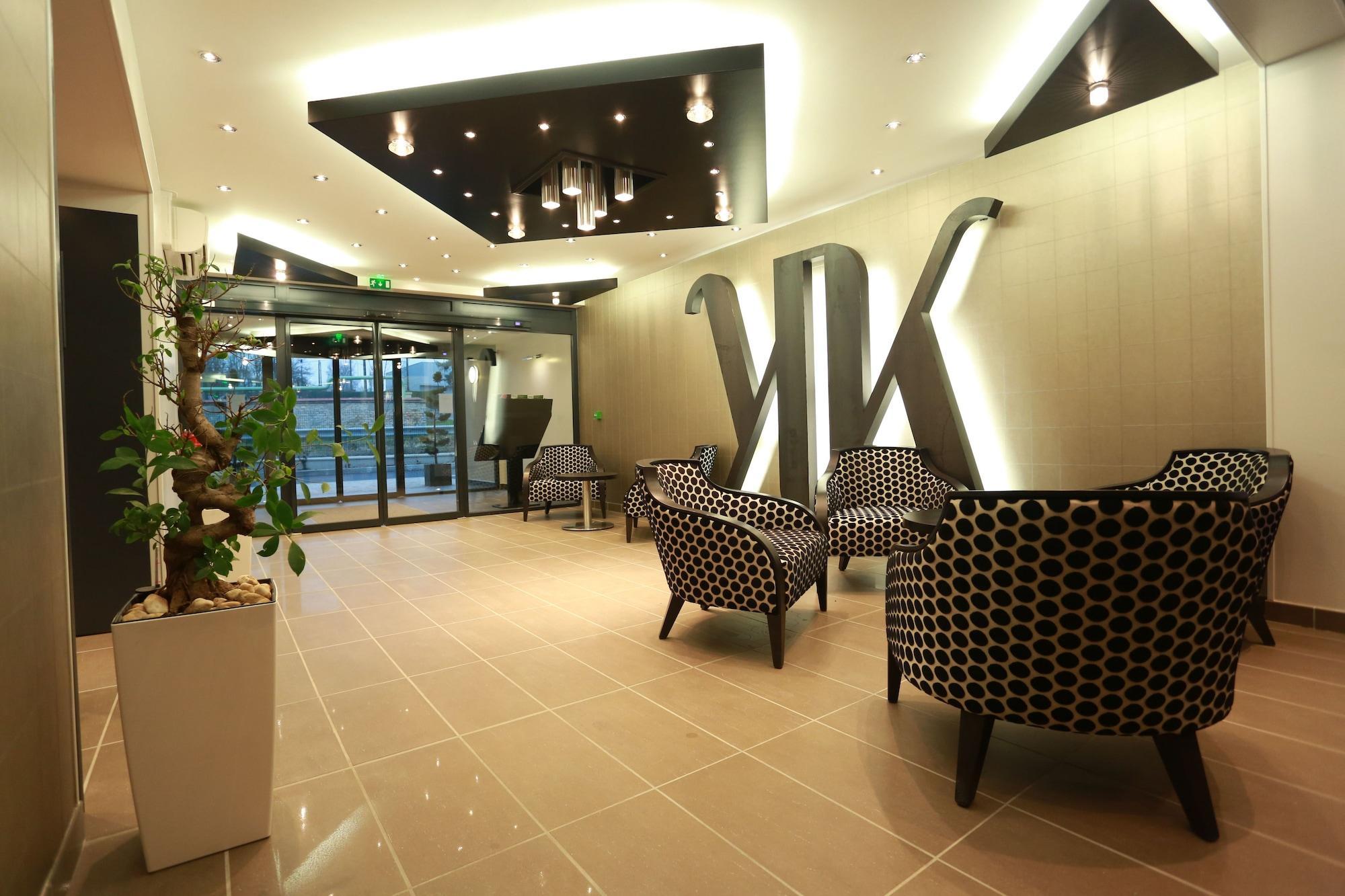 Le Konine - Hotel & Bar & Restaurant Montceau-les-Mines Eksteriør bilde
