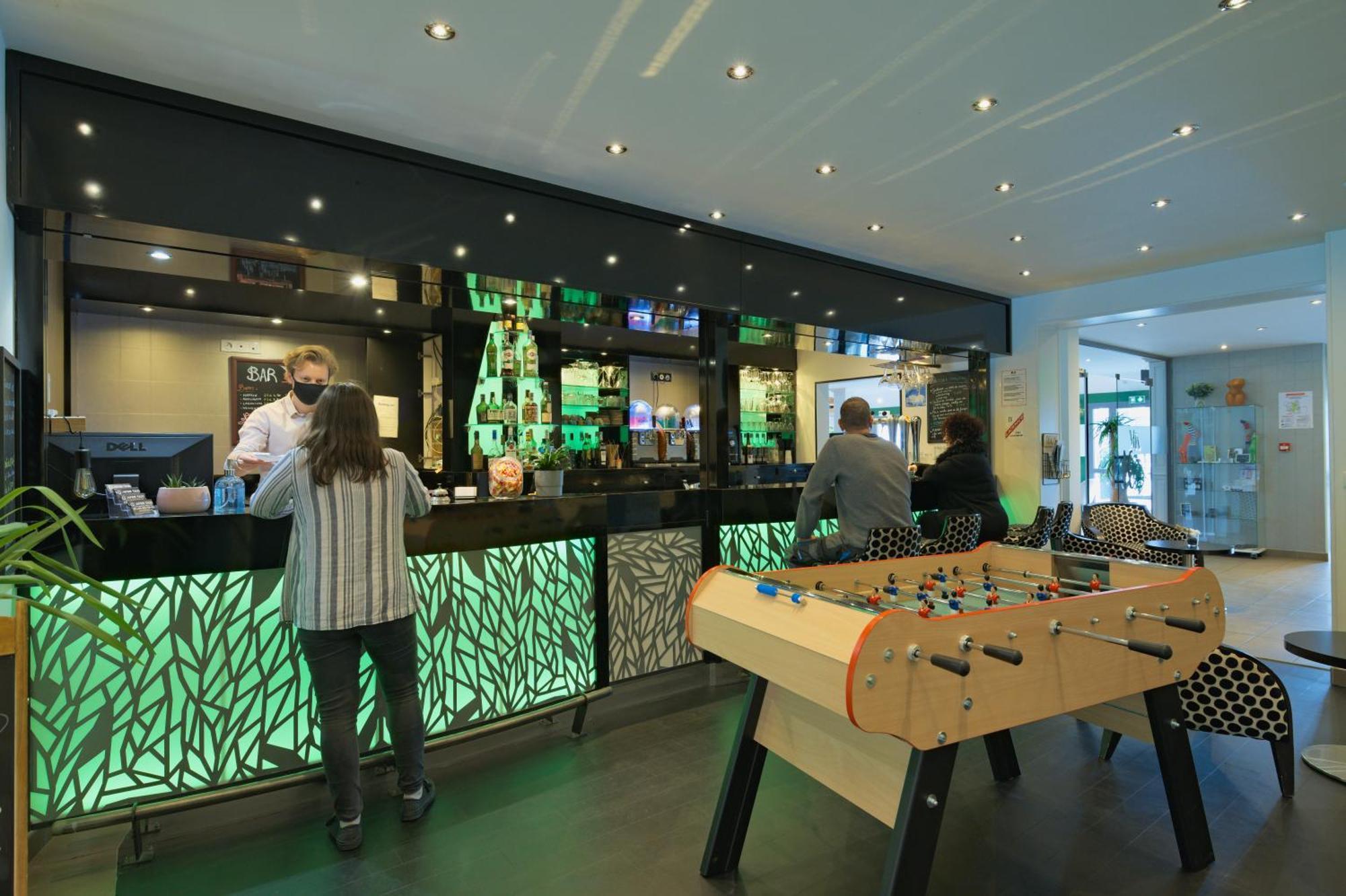Le Konine - Hotel & Bar & Restaurant Montceau-les-Mines Eksteriør bilde