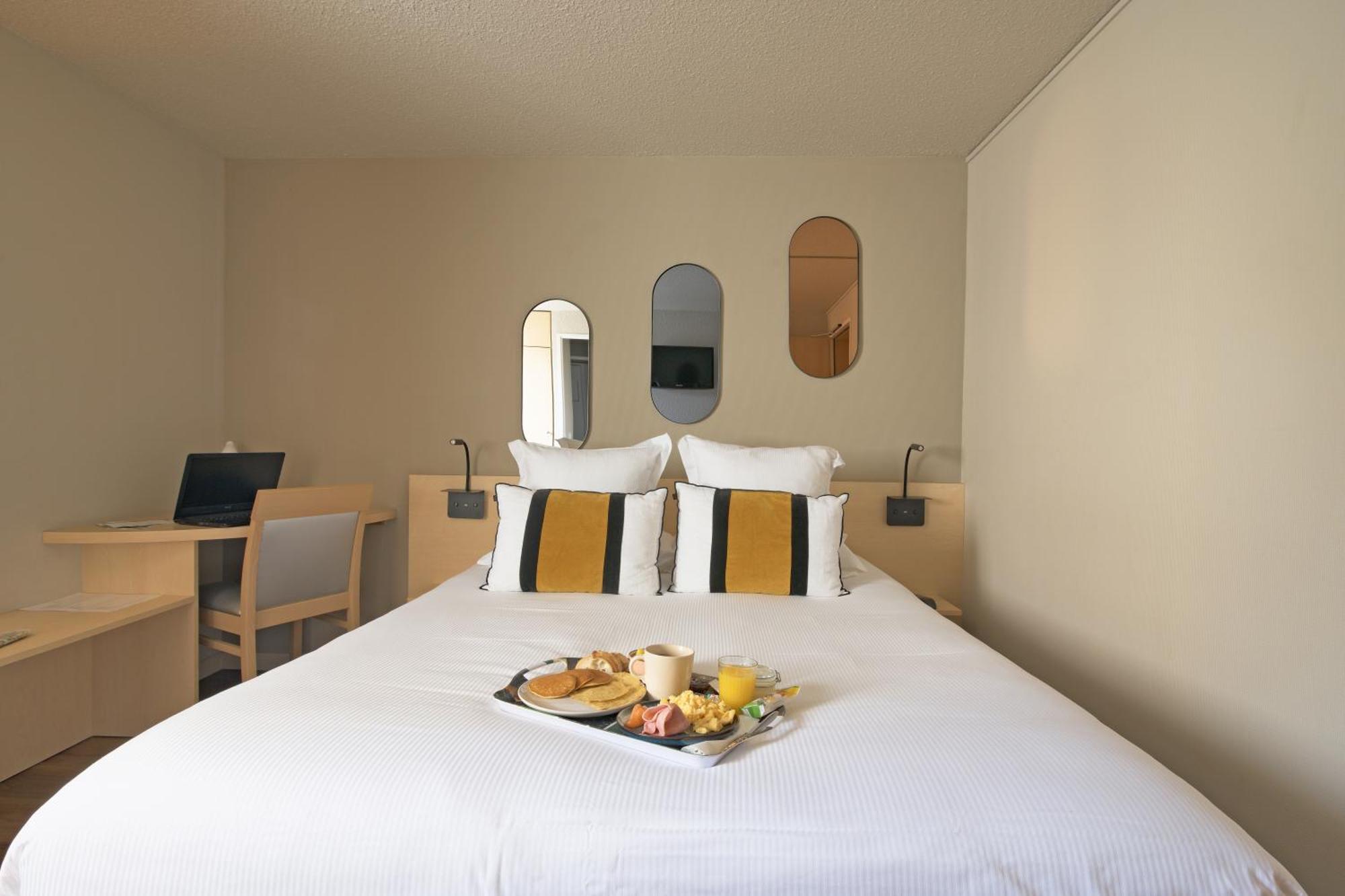 Le Konine - Hotel & Bar & Restaurant Montceau-les-Mines Eksteriør bilde