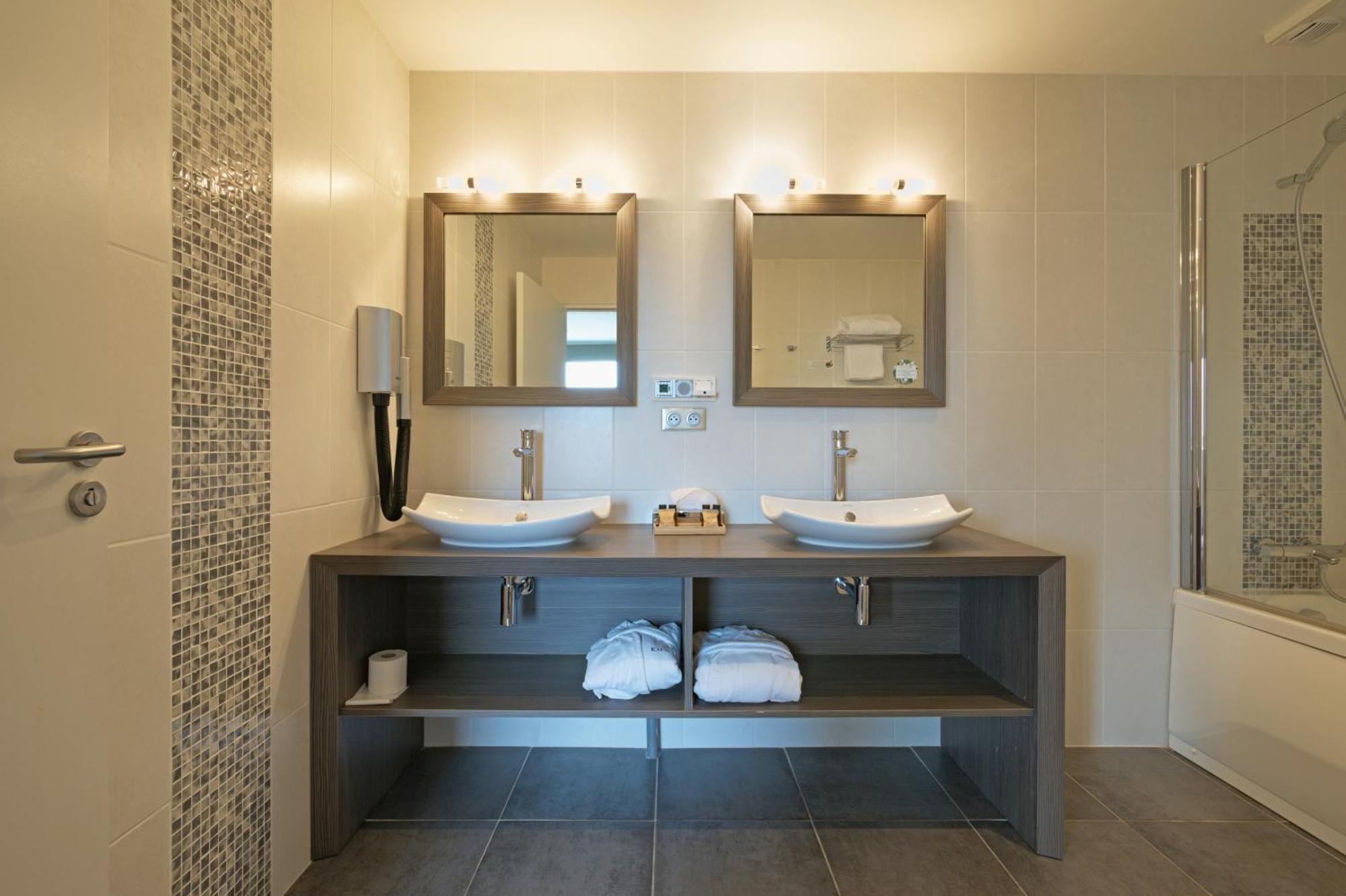 Le Konine - Hotel & Bar & Restaurant Montceau-les-Mines Eksteriør bilde
