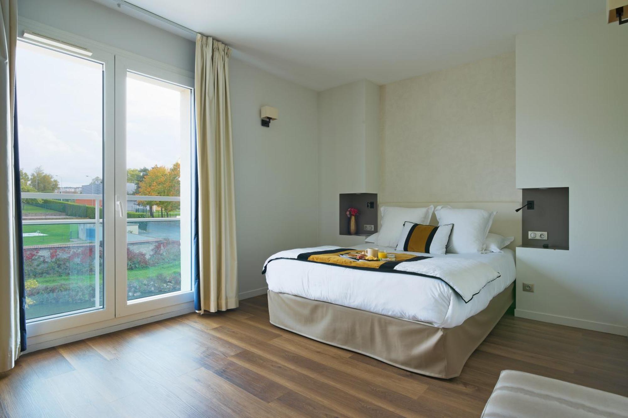Le Konine - Hotel & Bar & Restaurant Montceau-les-Mines Eksteriør bilde