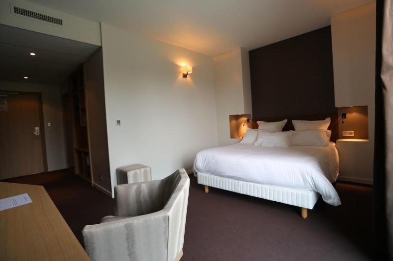 Le Konine - Hotel & Bar & Restaurant Montceau-les-Mines Eksteriør bilde